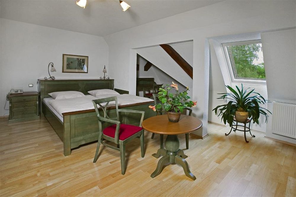 Sant Georg Garni Hotell Mariánské Lázně Exteriör bild