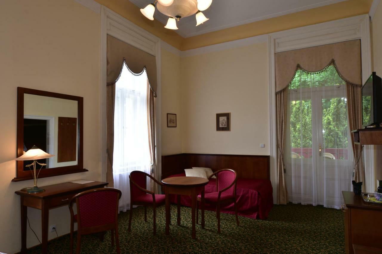 Sant Georg Garni Hotell Mariánské Lázně Exteriör bild