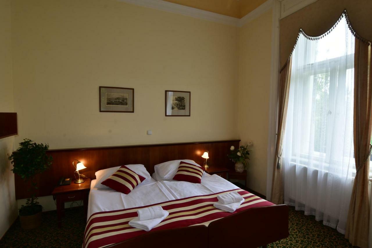 Sant Georg Garni Hotell Mariánské Lázně Exteriör bild