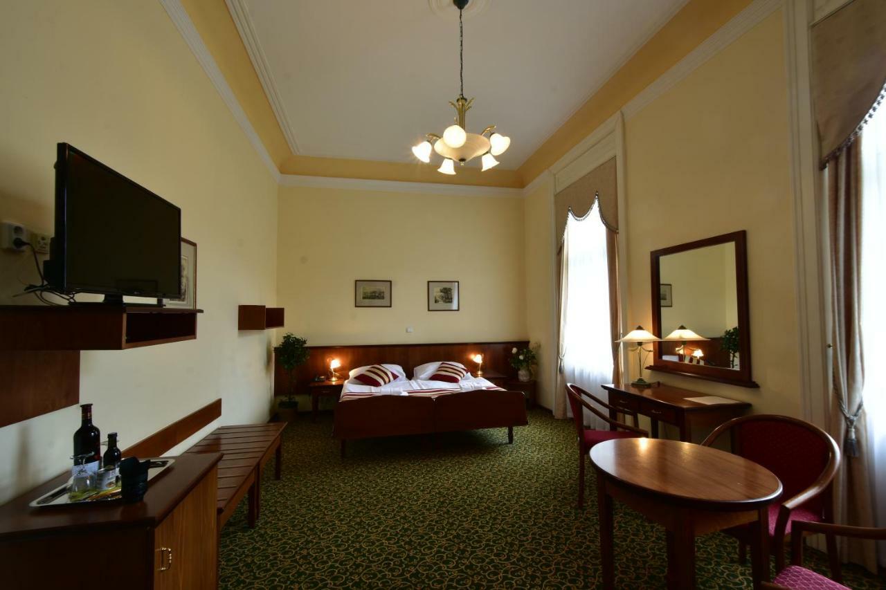 Sant Georg Garni Hotell Mariánské Lázně Exteriör bild