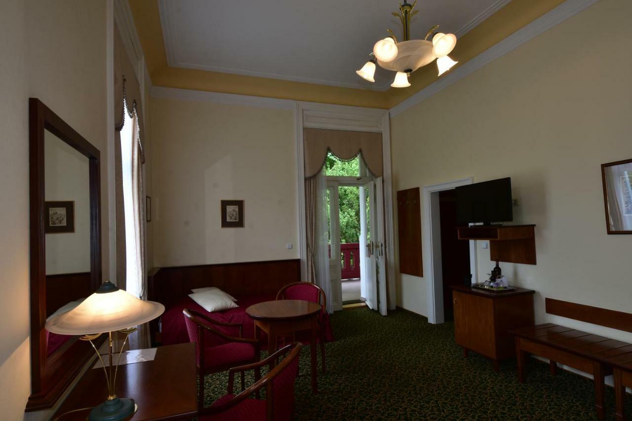 Sant Georg Garni Hotell Mariánské Lázně Exteriör bild