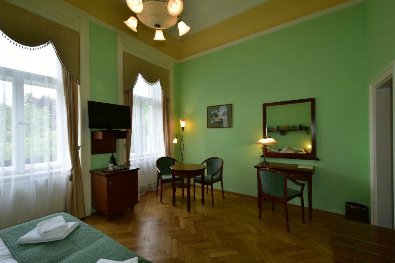 Sant Georg Garni Hotell Mariánské Lázně Exteriör bild